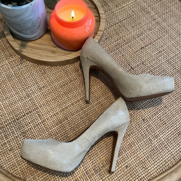 BCBGeneration Women’s Heels Size 8.5 - Picture 7 of 9